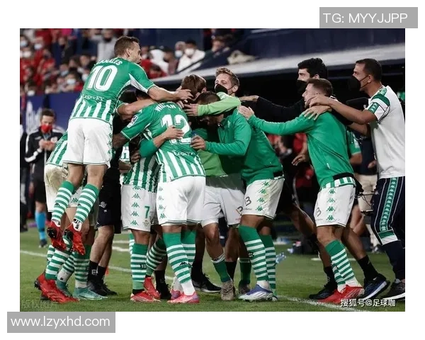 西甲焦点战曼联与AC米兰战平红牌事件引发全场热议